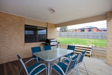 Ocean View Crescent 59 - Dalby Accommodation 1