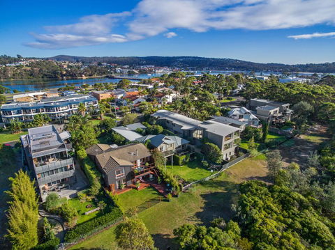 Ocean's 30 - Ultimate Beach Frontage - Dalby Accommodation 2