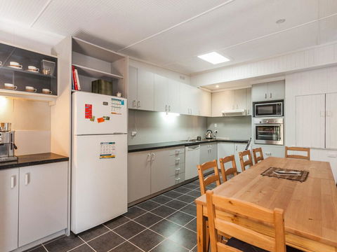 OCEANS 12 - ANGLESEA - Dalby Accommodation 3
