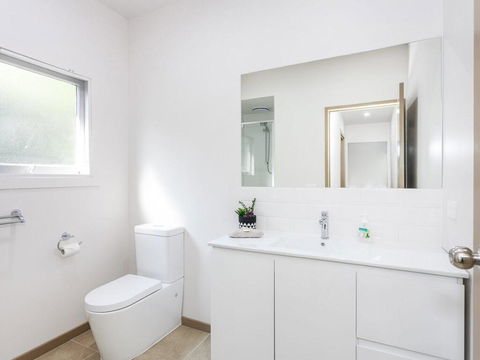 OCEANS 12 - ANGLESEA - Dalby Accommodation 2