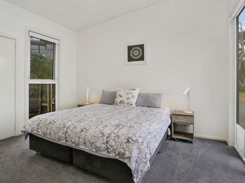 OCEANS 12 - Modern Ocean View Villa - Dalby Accommodation 2