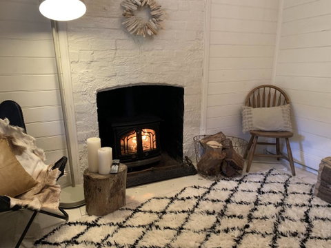 Old Railway Cottage - Dalby Accommodation 1