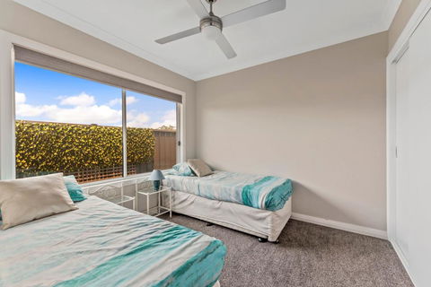 Ontario Way 1 Burrill Lake - Dalby Accommodation 2
