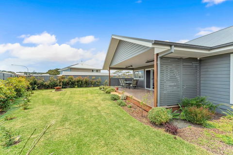 Ontario Way 1 Burrill Lake - Dalby Accommodation 1