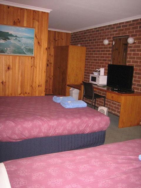 Orbost Country Road Motor Inn - Dalby Accommodation 3