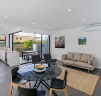 Oxford Steps - Executive 2BR Bulimba Apartment Across from the Park on Oxford St - Dalby Accommodation