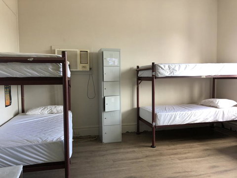 Ozi Inn Backpackers - Dalby Accommodation 1