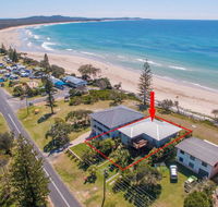 Pacifica 2 - Opposite the beach at Brooms Head - Dalby Accommodation