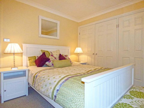 Palais DAmor @ Greenwell Point - Dalby Accommodation 3