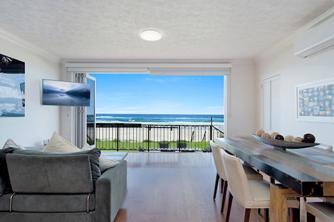 Palm Beach Beachfront Townhouse - Dalby Accommodation 0
