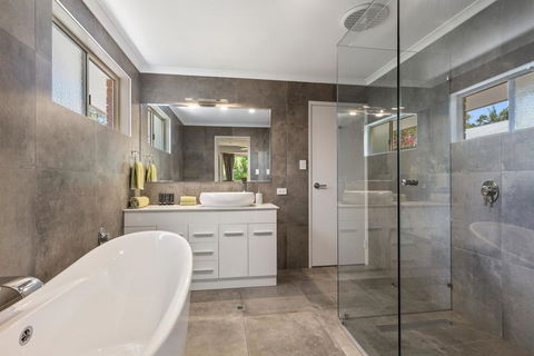 Pandanus Holiday Home - Dalby Accommodation 2