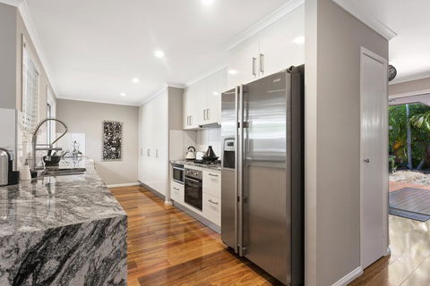 Pandanus Holiday Home - Dalby Accommodation 3