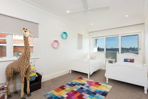 PANORAMIC HARBOUR VIEWS - Dalby Accommodation 3