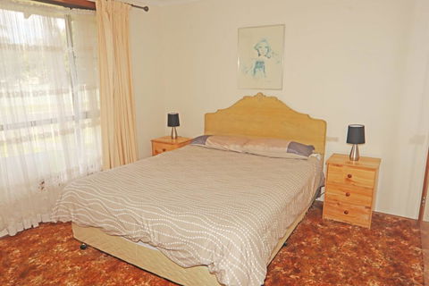 Paradise On The Water - Dalby Accommodation 1