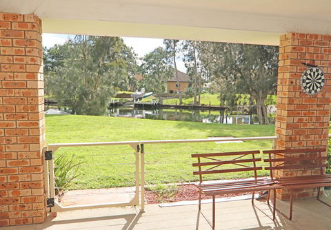 Paradise On The Water - Dalby Accommodation 3