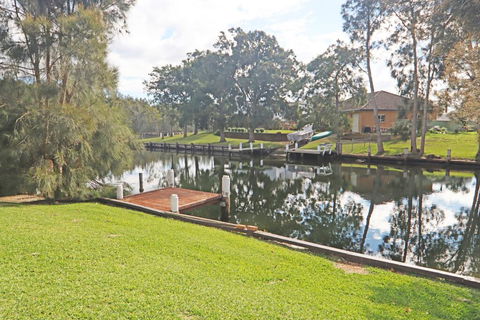 Paradise On The Water - Dalby Accommodation 2