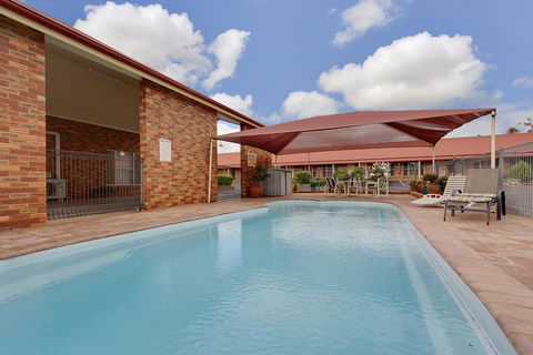 Parkes International - Dalby Accommodation 3