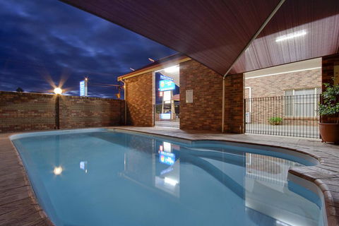 Parkes International - Dalby Accommodation 2