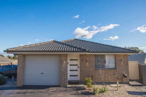 PEACEFUL 2Kingbed RootyHill Townhouse Near Station - Dalby Accommodation 2