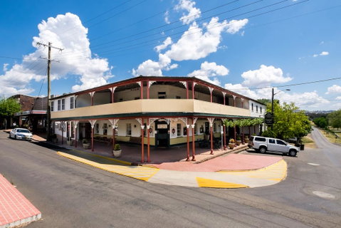 Peel Inn Nundle - Dalby Accommodation 0
