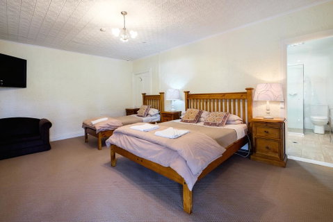 Peel Inn Nundle - Dalby Accommodation 1