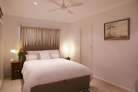 Pelican Beach House Narrawallee - Dalby Accommodation 1