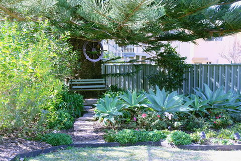 Pelican Beach House Narrawallee - Dalby Accommodation 2