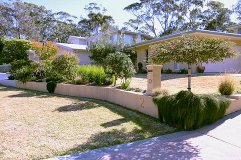Pelican Beach House Narrawallee - Dalby Accommodation 3