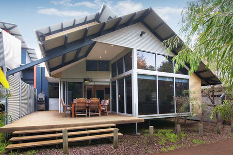 PEPPY TREE HOUSE - Dalby Accommodation 3