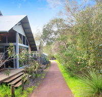 PEPPY TREE HOUSE - Dalby Accommodation