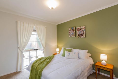 PERFECT ON PYMBLE AVE - Dalby Accommodation 1
