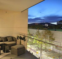 Perfectly Located Modern Apartment - Canberra CBD - Dalby Accommodation