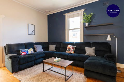 PET FRIENDLY FAMILY HOME WILLOUGHBY - Dalby Accommodation 2