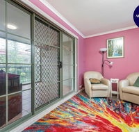 Pet Friendly Home - Pool  Parking - Tennis Court - Dalby Accommodation