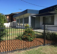 Pet Friendly home walking distance to Surf Beach - North St Woorim - Dalby Accommodation