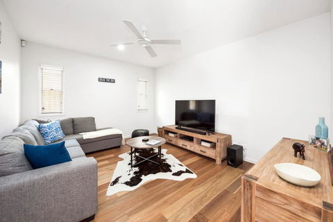 Pet Friendly, New House Peregian Breeze Drive, Peregian Beach - Dalby Accommodation 0