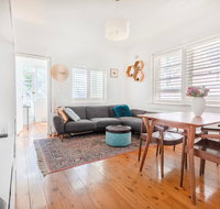 Picturesque Bellevue Hill 2BR Apt. Courtyard - Dalby Accommodation