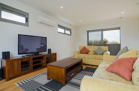 PIER 55 - DROMANA... - Dalby Accommodation 3