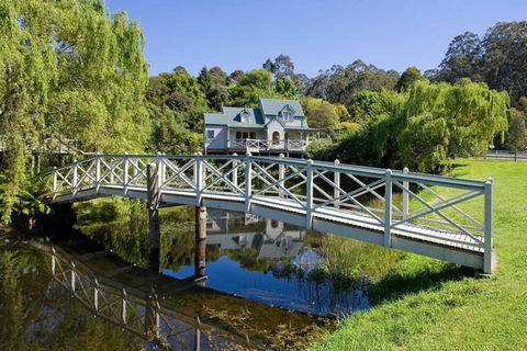 PLUM TREE COTTAGE - Spa Cottage With Woodfire - Dalby Accommodation 0