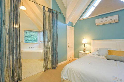 PLUM TREE COTTAGE - Spa Cottage With Woodfire - Dalby Accommodation 2