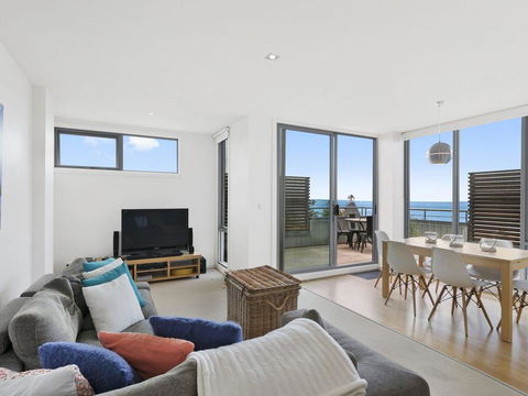 POINT GREY APARTMENT 2 - Ocean VIews With Wifi - Dalby Accommodation 2