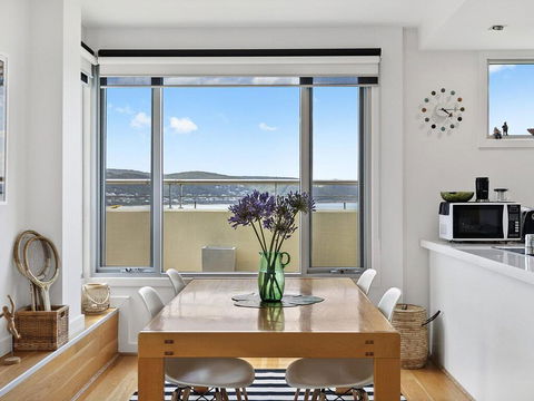 POINT GREY APARTMENT ONE - VIEWPOINT - Dalby Accommodation 3