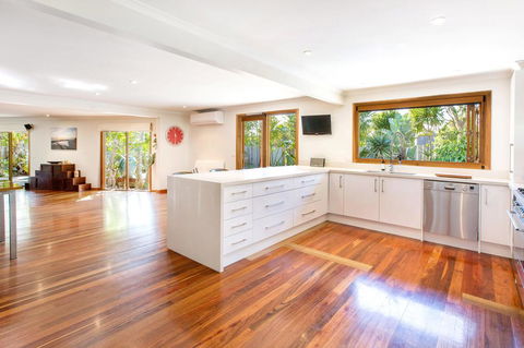 POINT LEO BEACH HOUSE - POINT LEO - Dalby Accommodation 2