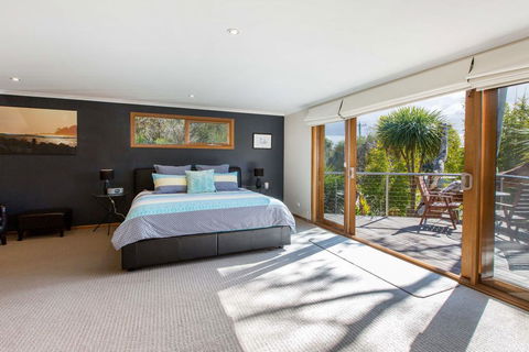 POINT LEO BEACH HOUSE - POINT LEO - Dalby Accommodation 0