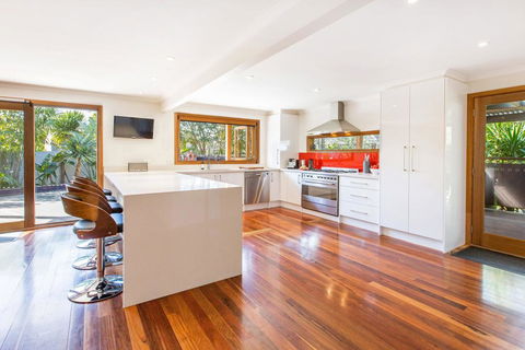 POINT LEO BEACH HOUSE - POINT LEO - Dalby Accommodation 1