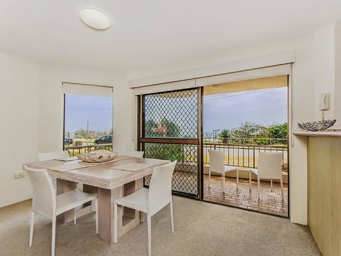 POINTVIEW LODGE, UNIT 2 - Dalby Accommodation 1