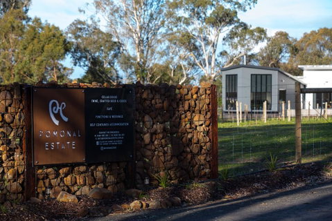 Pomonal Estate Mt Cassell Villa - Dalby Accommodation 1