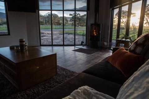 Pomonal Estate Mt Cassell Villa - Dalby Accommodation 2