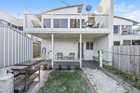 Pomora Townhouse 28a - Dalby Accommodation 1