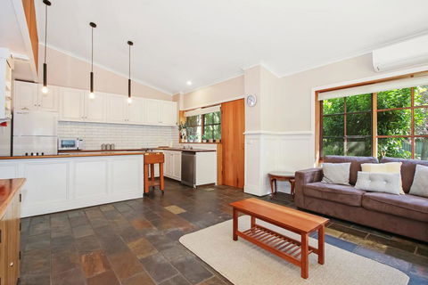 Porepunkah Elms - Holiday House - Dalby Accommodation 1
